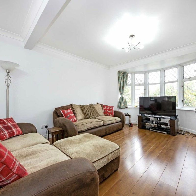 Redfern Avenue, Whitton, TW4 - Photo 1