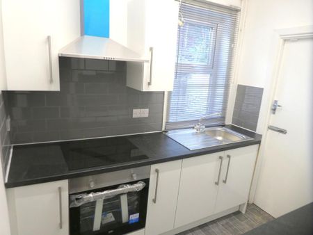 3 bedroom terraced house to rent - Photo 4