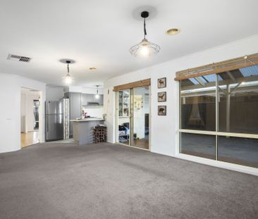 Stunning four bedroom home in quiet location - Photo 3