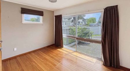 PARKLAND - 3 BEDROOM - Photo 3