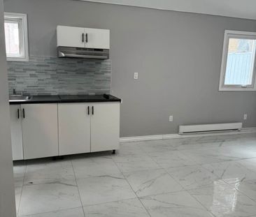 For Lease - 477 Melvin Avenue, Hamilton, Ontario - Photo 2