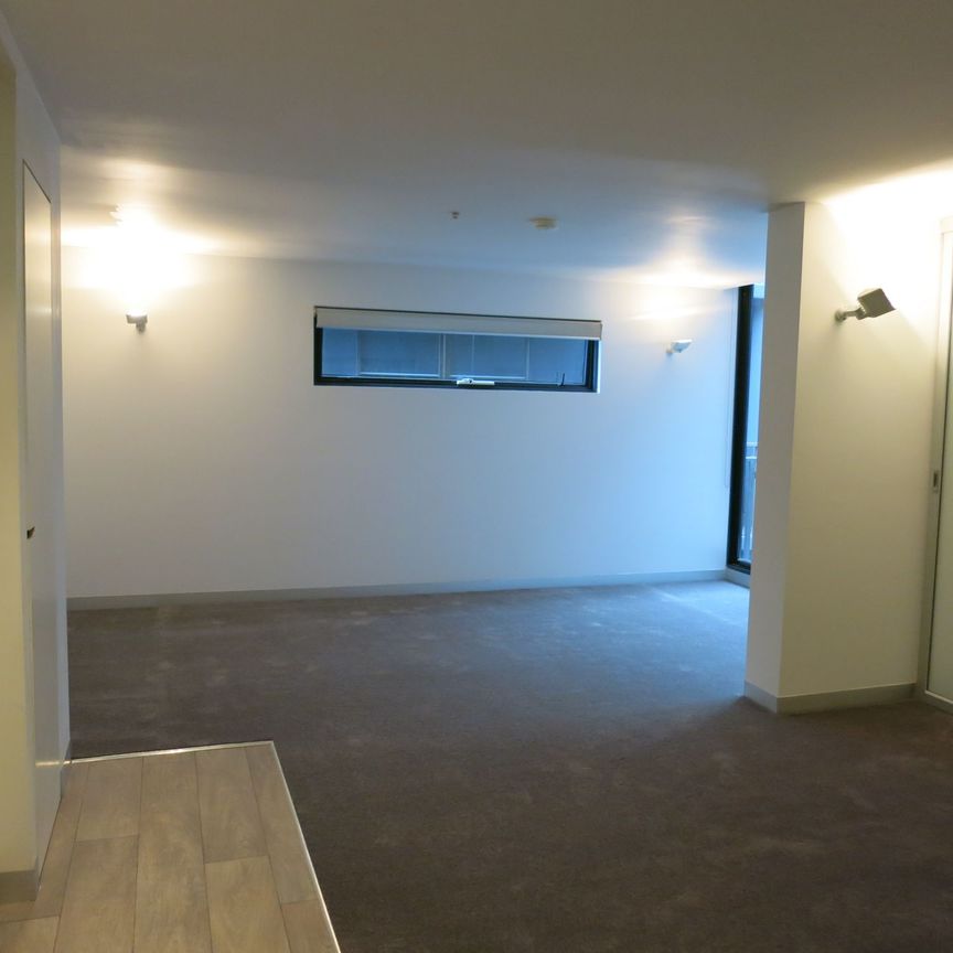 Stylish and Secure Apartment in the Heart of the Bay Street Precinct - Photo 1