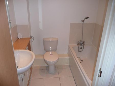 2 bedroom flat to rent - Photo 5