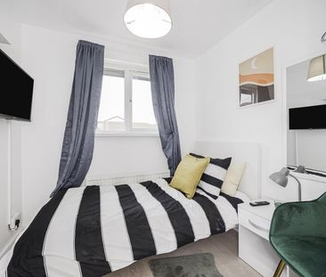 Room in a Shared House, Carolina Close, E15 - Photo 1