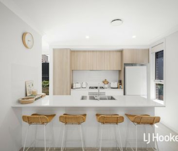 Beautiful 4 Bedroom Home - Great Location! - Photo 2