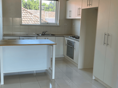 Unit 5, 13 Hartpury Avenue, Elwood, VIC - Photo 3