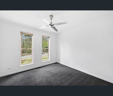 33 CARMARTHEN CIRCUIT, Pacific Pines, Qld 4211 - Photo 5