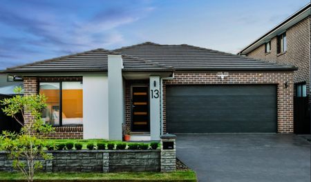 IMMACULATE SINGLE LEVEL HOME - Photo 3
