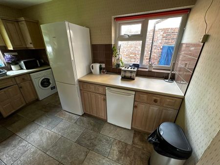 4 bedroom townhouse to rent - Photo 5