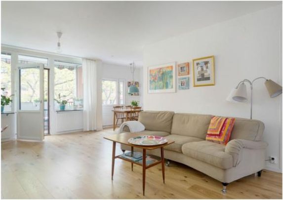 3a med stor inglasad bakong 3 min från T-bana röd linje - Photo 1