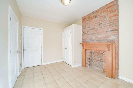 For Lease - 243 Montrose Avenue, Toronto, Ontario - Photo 2