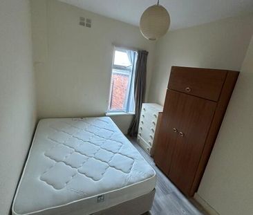 Room 2, 12 Sandhurst Drive, ( Bills Incl ), Belfast, BT9 5AX - Photo 2