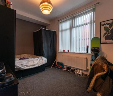 4 bedroom end of terrace house to rent - Photo 4
