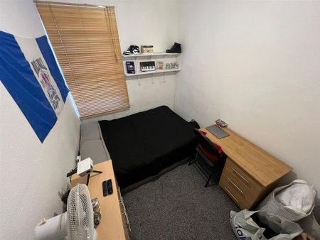 4 bedroom terraced house to rent - Photo 2