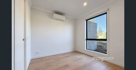 Brand New Parkside Townhouse in Prestigious Alphington - Photo 3
