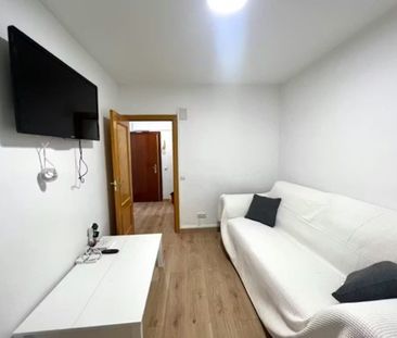 Calle León, Getafe, Community of Madrid 28903 - Photo 2