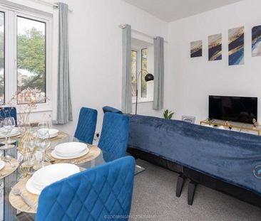 4 bedroom flat to rent - Photo 2