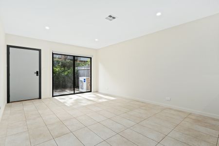 Modern Townhouse - Photo 4