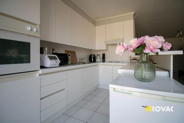 Centraal gelegen en instapklaar appartement (+/- 86 m²) op 2e verdieping met terras - Photo 1