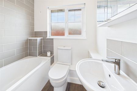 2 bedroom end of terrace house to rent - Photo 5