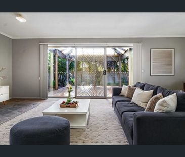 Modern & Comfortable Family Living in Hunt Club Estate - Photo 2
