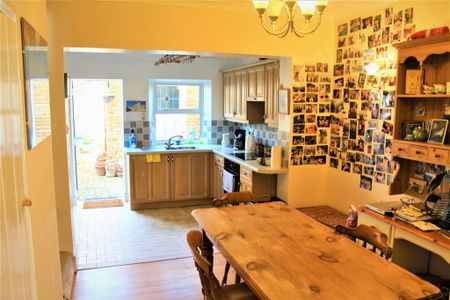 Elmfield Road, Southall - Photo 2