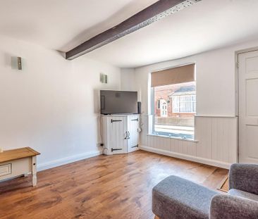 2 bedroom terraced house to rent - Photo 4