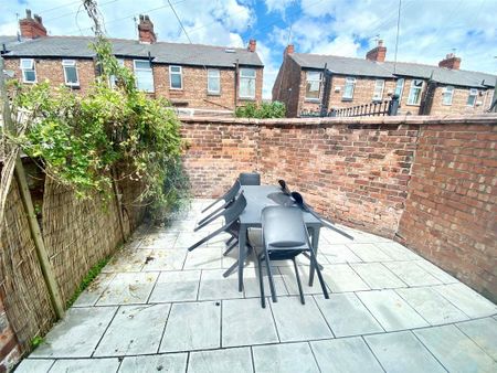 3 bedroom terraced house to rent - Photo 5