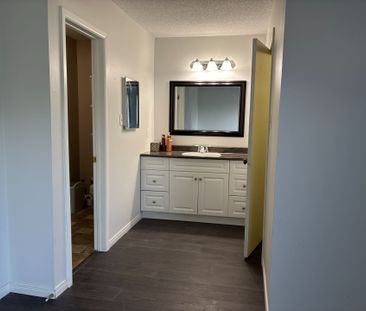 For Lease - 322 Scottsdale Drive, Guelph, Ontario - Photo 6