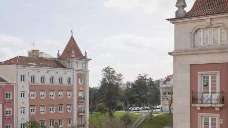 Rooms for rent in 11-bedroom apartment in Avenidas Novas - Photo 2