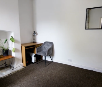 Room 3, 15, Earle Street - Photo 3
