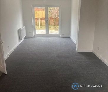 4 bedroom semi-detached house to rent - Photo 1