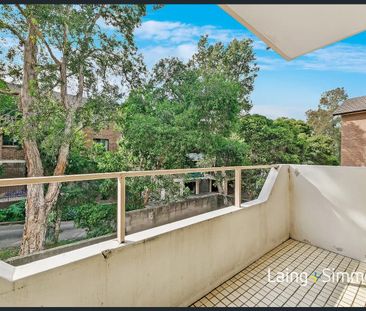 Convenient two-bedroom unit opposite Westfield - Photo 2