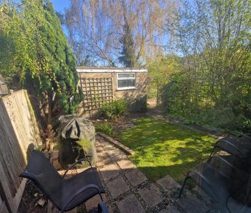 4 bedroom end of terrace house to rent - Photo 1
