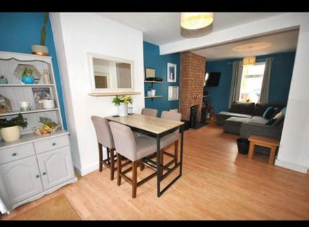 3 bedroom terraced house to rent - Photo 3