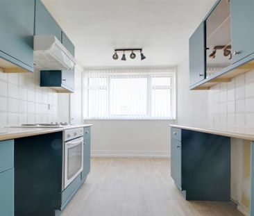 3 bedroom flat to rent - Photo 5