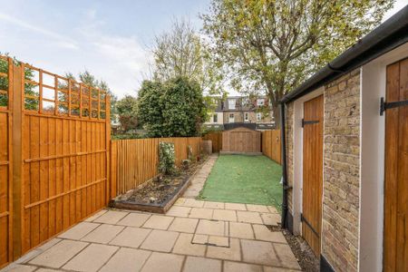 3 bedroom terraced house to rent - Photo 2