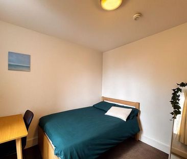 4 bedroom terraced house to rent - Photo 5