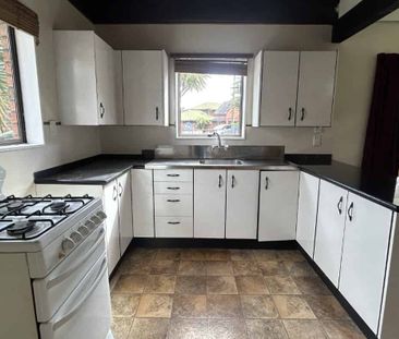 Tidy Family Home - Photo 4