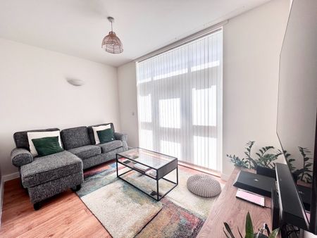 2 Bed Flat, Brattain Court, W3 - Photo 3