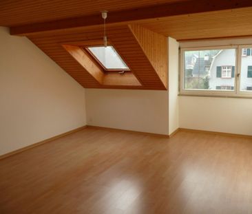 "4 1/2-Zimmerwohnung mit grossem Balkon und Cheminée" - Photo 1