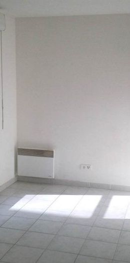 T2 AVEC TERRASSE + 2 PARKING - Photo 1