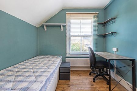 4 bedroom terraced house to rent - Photo 3