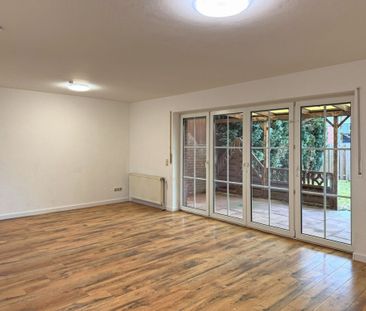 Renovierte DHH mit überdachter Terrasse, Garten & Garage in zentral... - Foto 1