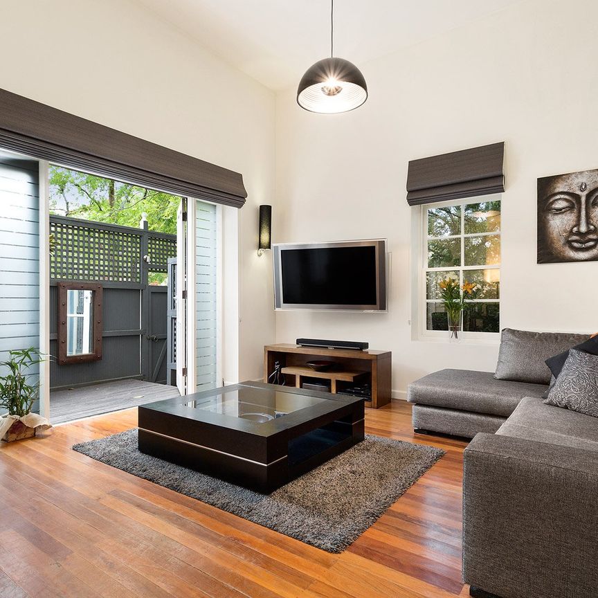 Brilliant 3 Bedroom Plus Study Residence In Iconic Warehouse - Photo 1