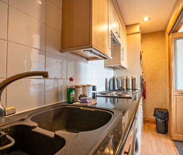 2 Bed Flat, Cathcart Place, EH11 - Photo 3