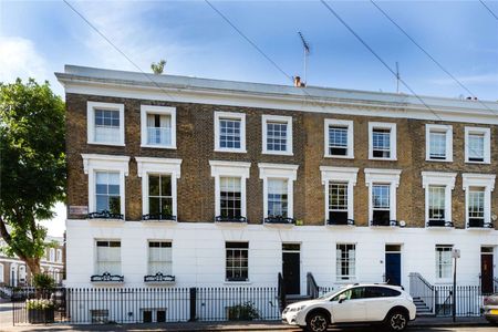 Superb three bedroom family home overlooking a popular garden square and conveniently located within a short walk to Upper Street and Angel Station. - Photo 4