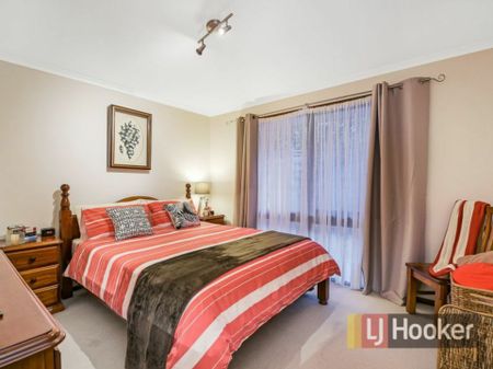 32 Beckington Crescent, Hampton Park VIC - Photo 4
