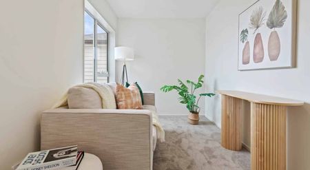 Four Bedroom Beauty! - Photo 2