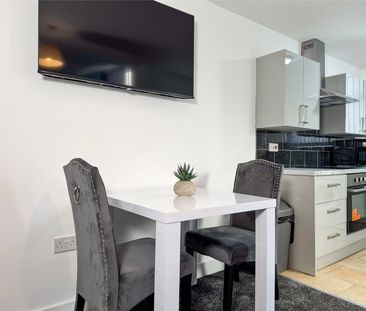 Room 3 - Photo 5